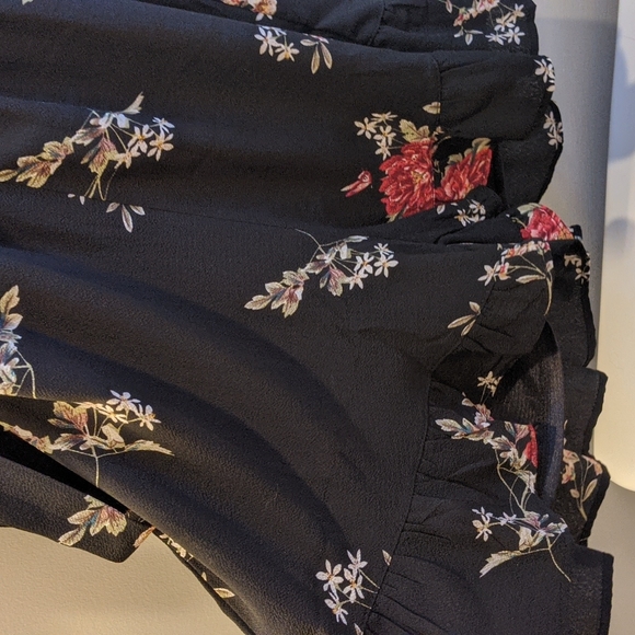 Floral Romper - Picture 4 of 5